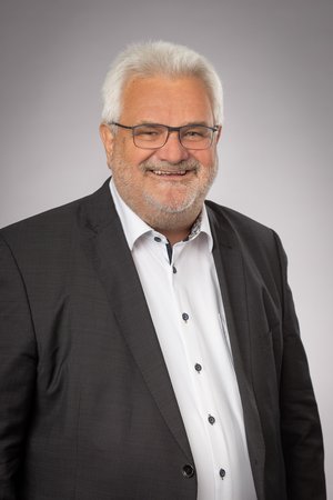 Portrait von Bezirksrat Walter Schnell