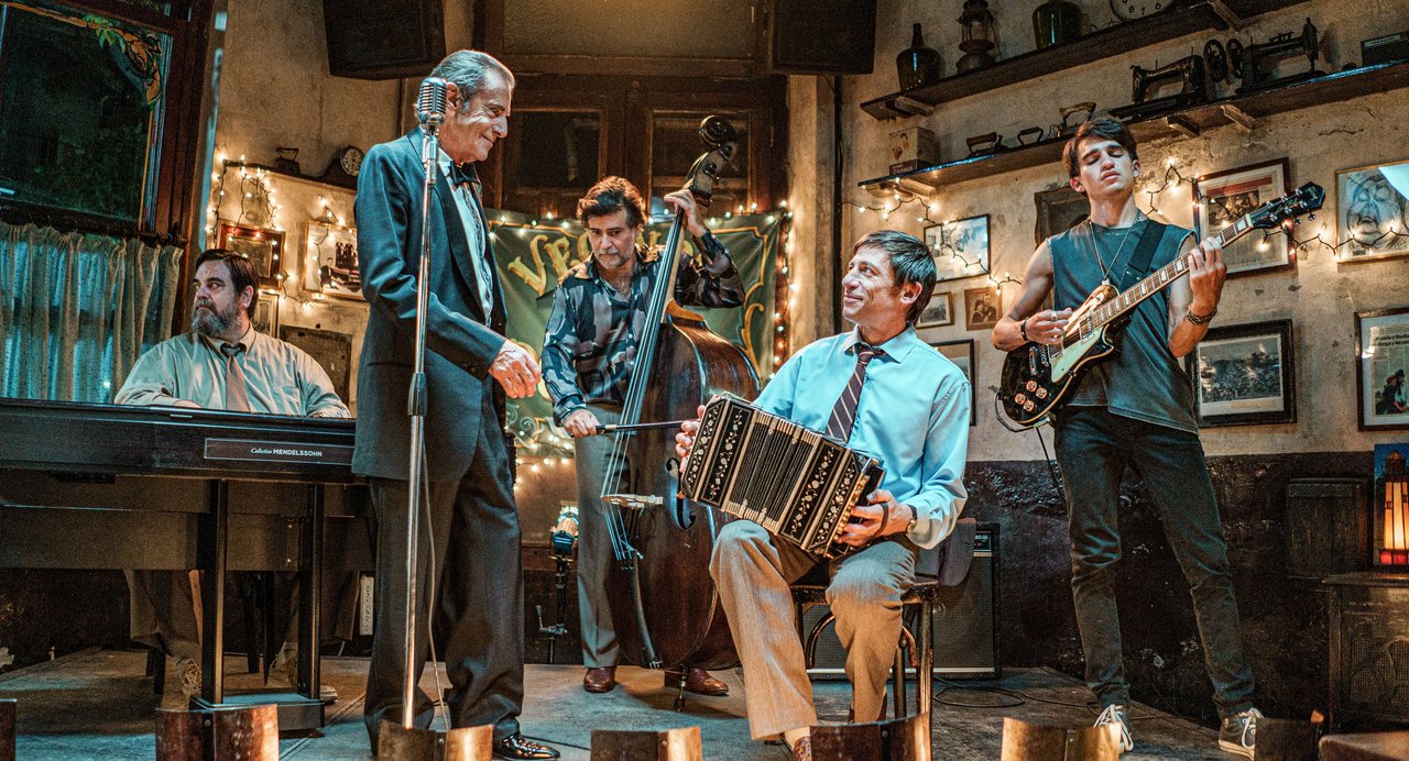 Gruppe von Menschen beim Musizieren