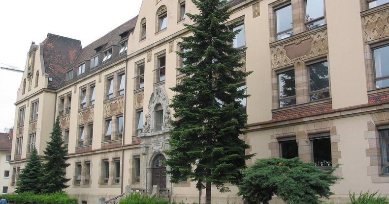 Gebäudeaußenansicht des Zentrums für Hörgeschädigte.