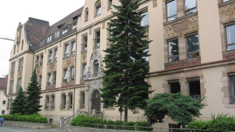 Gebäudeaußenansicht des Zentrums für Hörgeschädigte.