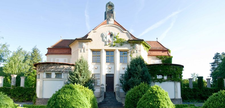 Außenansicht des Festsaals der Bezirkskliniken