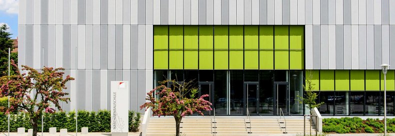 Außenaufnahme der Maschinenbauschule Ansbach