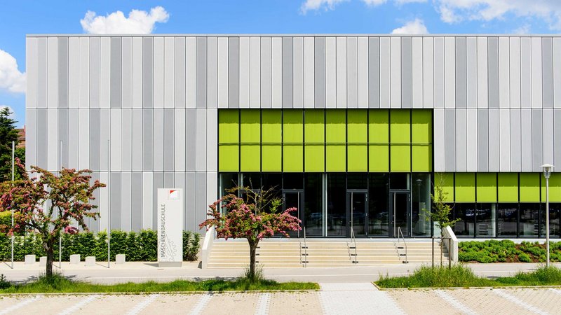 Außenaufnahme der Maschinenbauschule Ansbach