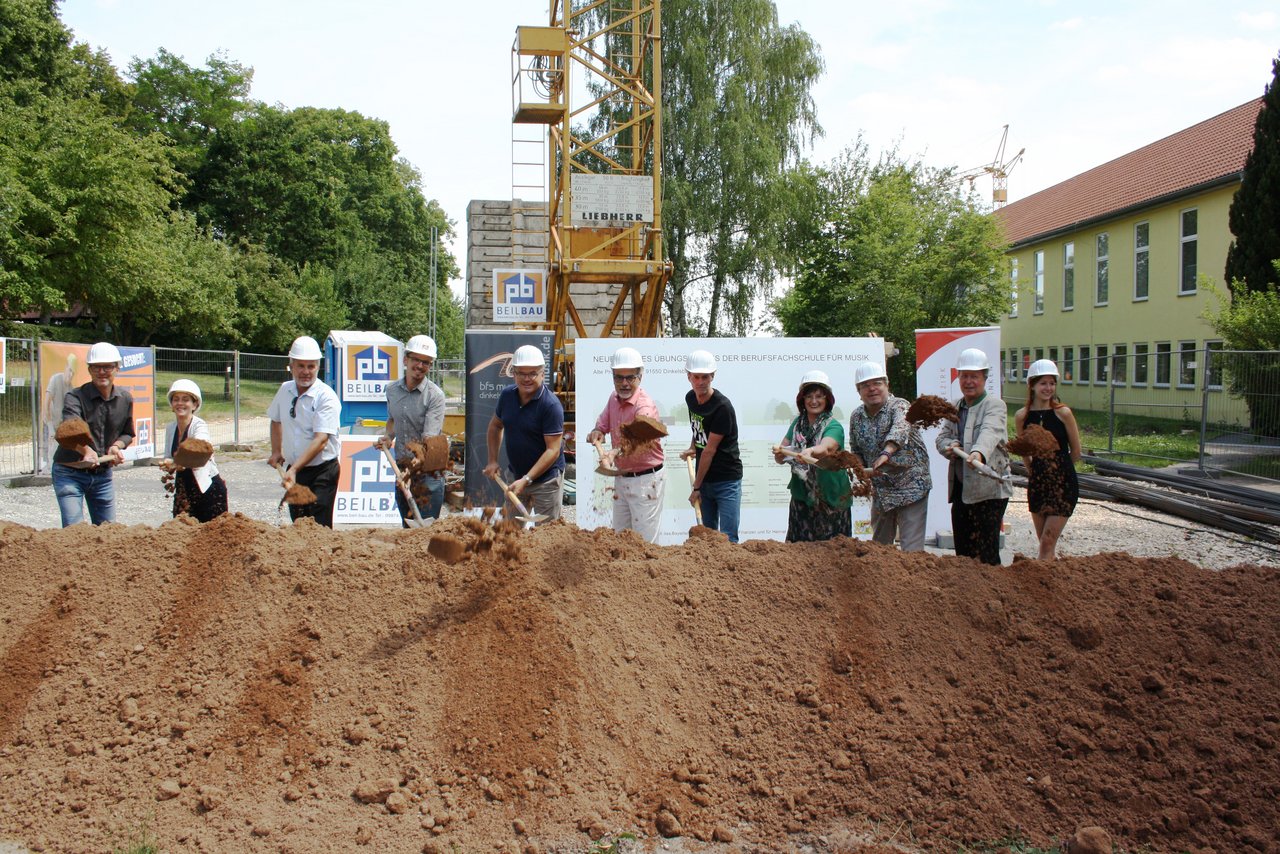 Gruppenfoto vom Spatenstich