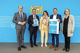 Gruppenfoto mit Minister Füracker im Heimatministerium.