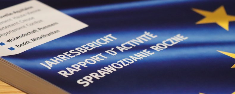 Symbolbild: Nahaufnahme eines Jahresberichtes